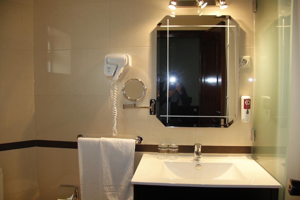 Hotel Colmeia Monte Real Quarto foto
